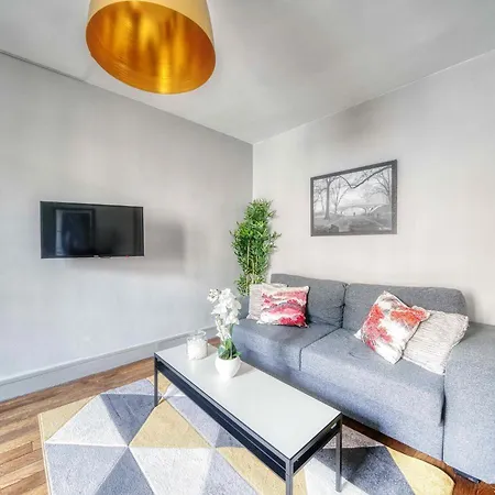 Best Location Near The Arc De Triomphe *