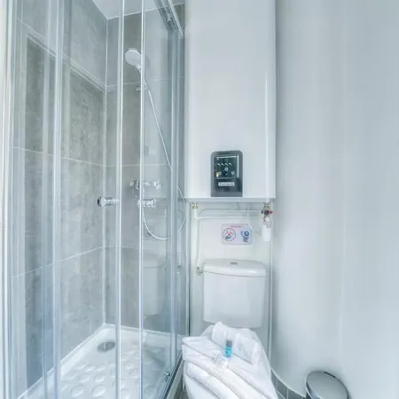 Best Location Near The Arc De Triomphe *